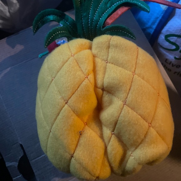 BRAND NEW PINEAPPLE WINE BOTTLE COVER - Picture 2 of 2